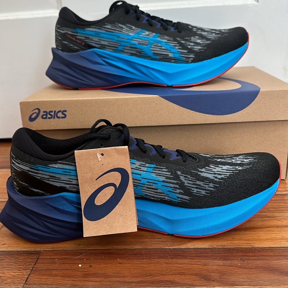 ASICS Novablast 3 - Picture 2 of 4